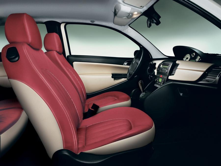  Lancia Ypsilon Unique Edition 2003 года  (фото 19 из 40)